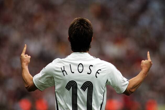 Miroslav Klose (Deutschland) - Torjubel Fußball WM Herren WM 2006, Länderspiel, Nationalteam, Nationaltrikot, Viertelfinale, Deutschland Einzelbild Berlin Fußball WM Herren WM 2006, Länderspiel, Nationalteam, Nationaltrikot, Viertelfinale, Deutschland Einzelbild Berlin