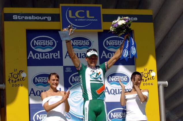 Tour de France 2006: Prologsieger Thor Hushovd (Norwegen Credit Agricole) jubelt - Radsport Herren Tour de France 2006, ProTour, Straßenradsport, Straße, Rad, Prolog, Einzelzeitfahren, Zeitfahren Gruppe Prolog: Straßburg Freude, Radsport Herren Tour de France 2006, ProTour, Straßenradsport, Straße, Rad, Prolog, Einzelzeitfahren, Zeitfahren Gruppe Prolog: Straßburg Freude,