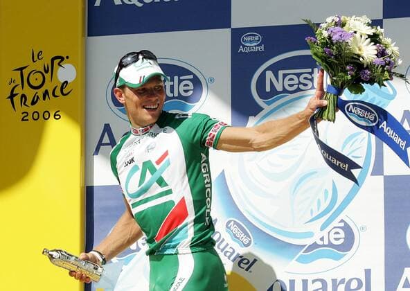 Tour de France 2006: Prologsieger Thor Hushovd (Norwegen Credit Agricole) jubelt Radsport Herren Tour de France 2006, ProTour, Straßenradsport, Straße, Rad, Zeitfahren, Einzelzeitfahren Einzelbild Prolog: Straßburg Freude, Radsport Herren Tour de France 2006, ProTour, Straßenradsport, Straße, Rad, Zeitfahren, Einzelzeitfahren Einzelbild Prolog: Straßburg Freude,