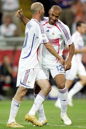 Thierry Henry (re.) und Zinedine Zidane (beide Frankreich) - Torjubel -  Fußball WM Herren WM 2006, Länderspiel, Nationalteam, Viertelfinale, Nationaltrikot Gruppe Frankfurt M. Freude, Fußball WM Herren WM 2006, Länderspiel, Nationalteam, Viertelfinale, Nationaltrikot Gruppe Frankfurt M. Freude,