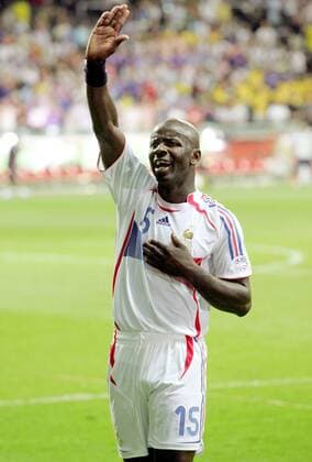 Lilian Thuram (Frankreich) - patriotischer Schlußjubel Fußball WM Herren WM 2006, Länderspiel, Nationalteam, Viertelfinale, Nationaltrikot, Vdig Einzelbild Frankfurt M. Fußball WM Herren WM 2006, Länderspiel, Nationalteam, Viertelfinale, Nationaltrikot, Vdig Einzelbild Frankfurt M.