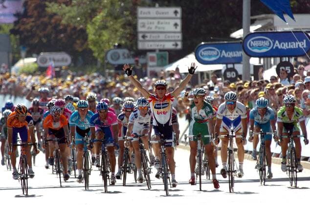 Robbie McEwen (Australien Davitamon Lotto, Mitte) gewinnt die 2. Etappe der Tour de France 2006 -  Radsport Herren Tour de France 2006, ProTour, Straßenradsport, Straße, Rad, Vdig Totale 2. Etappe: Obernai - Esch sur Alzette Freude, Radsport Herren Tour de France 2006, ProTour, Straßenradsport, Straße, Rad, Vdig Totale 2. Etappe: Obernai - Esch sur Alzette Freude,