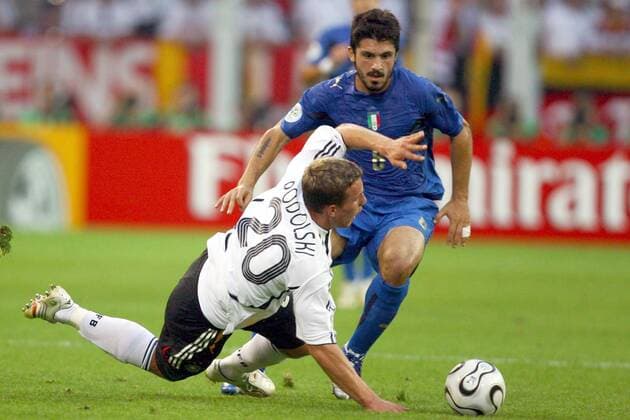 Gennaro Gattuso (Italien, re.) gegen Lukas Podolski (Deutschland) Fußball WM Herren WM 2006, Länderspiel, Nationalteam, Halbfinale, Nationaltrikot Gruppe Dortmund Dynamik, Fußball WM Herren WM 2006, Länderspiel, Nationalteam, Halbfinale, Nationaltrikot Gruppe Dortmund Dynamik,