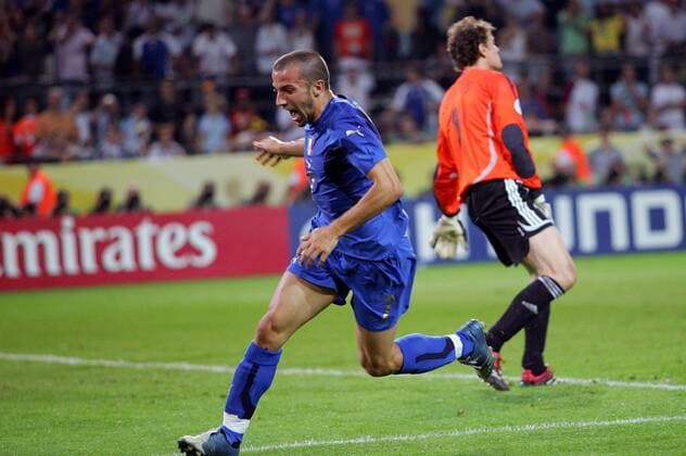 Alessandro del Piero (Italien, li.) - Torjubel neben Torwart Jens Lehmann (Deutschland) -  (pan15061) Fußball WM Herren WM 2006, Länderspiel, Nationalteam, Halbfinale, Nationaltrikot, Deutschland - Italien 0:2 n.V. Gruppe Dortmund Freude, Begeisterung, Fußball WM Herren WM 2006, Länderspiel, Nationalteam, Halbfinale, Nationaltrikot, Deutschland - Italien 0:2 n.V. Gruppe Dortmund Freude, Begeisterung,  