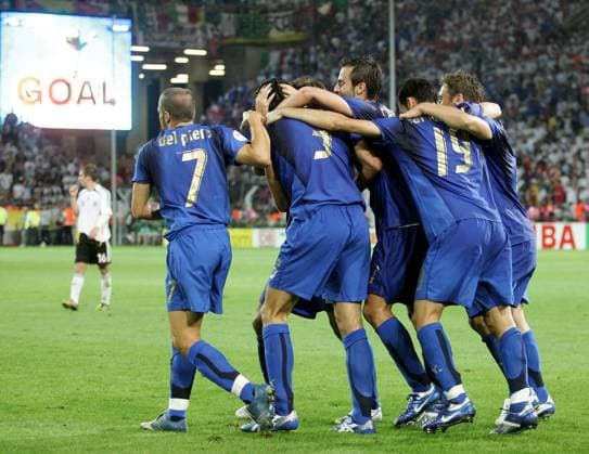 Torjubel Italien - Dabei Alessandro del Piero (li.) -  Fußball WM Herren WM 2006, Länderspiel, Nationalteam, Nationaltrikot, Deutschland - Italien 0:2 n.V. Gruppe Halbfinale Dortmund Freude, Fußball WM Herren WM 2006, Länderspiel, Nationalteam, Nationaltrikot, Deutschland - Italien 0:2 n.V. Gruppe Halbfinale Dortmund Freude,