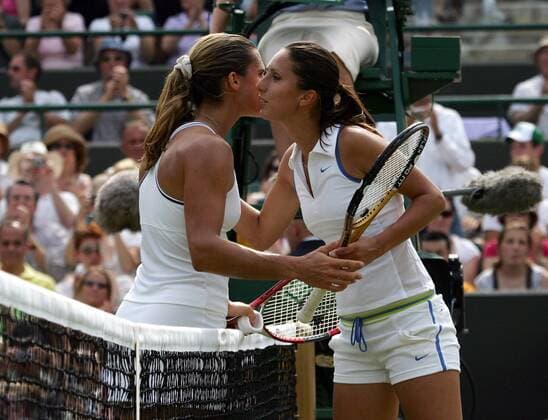 Anastasia Myskina (Rußland, re.) gratuliert Amelie Mauresmo (Frankreich) Tennis Damen All England Championships 2006, Grand Slam, WTA Tour Gruppe Wimbledon London Harmonie Kameradschaft, Tennis Damen All England Championships 2006, Grand Slam, WTA Tour Gruppe Wimbledon London Harmonie Kameradschaft,