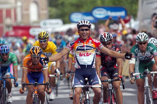 Robbie McEwen (Australien Davitamon Lotto, Mitte) gewinnt die 4. Etappe der Tour de France 2006 -  Radsport Herren Tour de France 2006, ProTour, Straßenradsport, Straße, Rad, Gruppe Etappensieg, Etappensieger, Jubel, jubeln, 4. Etappe: Huy - Saint Quentin Freude, Radsport Herren Tour de France 2006, ProTour, Straßenradsport, Straße, Rad, Gruppe Etappensieg, Etappensieger, Jubel, jubeln, 4. Etappe: Huy - Saint Quentin Freude,