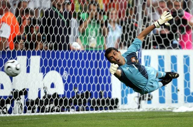 Torwart Ricardo (Portugal) kann dem Ball nur noch hinterherschauen - Fußball WM Herren WM 2006, Länderspiel, Nationalteam, Halbfinale, Nationaltrikot Einzelbild München Dynamik, Fußball WM Herren WM 2006, Länderspiel, Nationalteam, Halbfinale, Nationaltrikot Einzelbild München Dynamik,