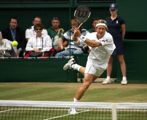 Jonas Björkman (Schweden) - Rückhand Tennis Herren All England Championships 2006, ATP Tour, Grand Slam, Rasen, Rasenplatz, Rasentennis, Rasenturnier, Einzelbild Wimbledon Halbfinale, London Dynamik, Tennis Herren All England Championships 2006, ATP Tour, Grand Slam, Rasen, Rasenplatz, Rasentennis, Rasenturnier, Einzelbild Wimbledon Halbfinale, London Dynamik,