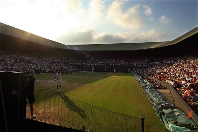 Strahlender Sonnenschein über dem Centercourt von Wimbledon, Austragungsort der All England Championships 2006 Tennis Herren All England Championships 2006, ATP Tour, Grand Slam, Rasen, Rasenplatz, Rasentennis, Rasenturnier, Totale Wimbledon Halbfinale, London Tennis Herren All England Championships 2006, ATP Tour, Grand Slam, Rasen, Rasenplatz, Rasentennis, Rasenturnier, Totale Wimbledon Halbfinale, London