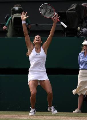 Amelie Mauresmo (Frankreich) - Siegesjubel Tennis Damen All England Championships 2006, WTA Tour, Grand Slam, Rasen, Rasenplatz, Rasentennis, Rasenturnier, Einzelbild Wimbledon London Freude, Begeisterung, Tennis Damen All England Championships 2006, WTA Tour, Grand Slam, Rasen, Rasenplatz, Rasentennis, Rasenturnier, Einzelbild Wimbledon London Freude, Begeisterung,