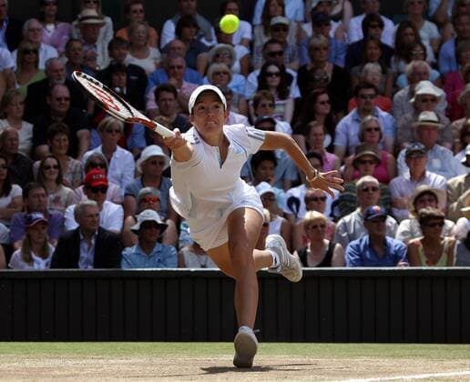 Justine Henin Hardenne (Belgien) - Vorhand Tennis Damen All England Championships 2006, WTA Tour, Grand Slam, Rasen, Rasenplatz, Rasentennis, Rasenturnier Einzelbild Wimbledon London Dynamik, Tennis Damen All England Championships 2006, WTA Tour, Grand Slam, Rasen, Rasenplatz, Rasentennis, Rasenturnier Einzelbild Wimbledon London Dynamik,