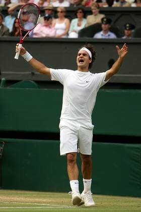 Roger Federer (Schweiz) jubelt ausgelassen über seinen Sieg der All England Championships 2006 Tennis Herren All England Championships 2006, Grand Slam, ATP Tour, Finale, Endspiel Einzelbild Wimbledon London Freude, Begeisterung, Tennis Herren All England Championships 2006, Grand Slam, ATP Tour, Finale, Endspiel Einzelbild Wimbledon London Freude, Begeisterung,