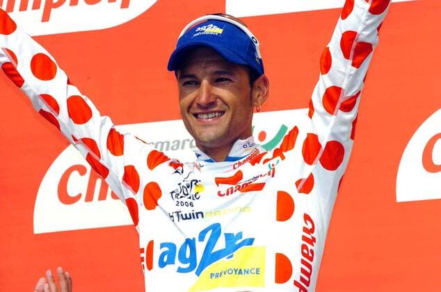 Cyril Dessel (Frankreich AG2R Prevoyance) im Bergtrikot bei der Siegerehrung zur 10. Etappe der Tour der France 2006 - Radsport Herren 93. Tour de France, ProTour, Straßenradsport, Straße, Rad Einzelbild 2006 10. Etappe: Cambo les Bains - Pau Freude, Radsport Herren 93. Tour de France, ProTour, Straßenradsport, Straße, Rad Einzelbild 2006 10. Etappe: Cambo les Bains - Pau Freude,