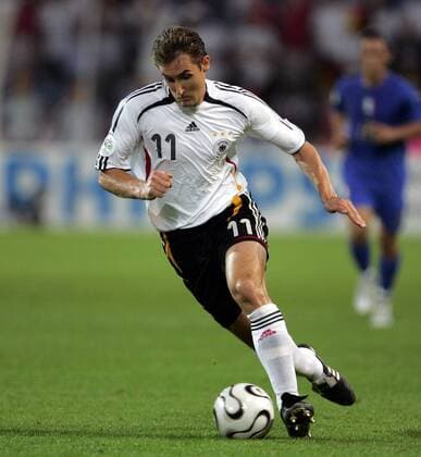 Miroslav Klose (Deutschland) am Ball Fußball WM Herren WM 2006, Länderspiel, Nationalteam, Halbfinale, Nationaltrikot, Deutschland Einzelbild Dortmund Dynamik, Fußball WM Herren WM 2006, Länderspiel, Nationalteam, Halbfinale, Nationaltrikot, Deutschland Einzelbild Dortmund Dynamik,