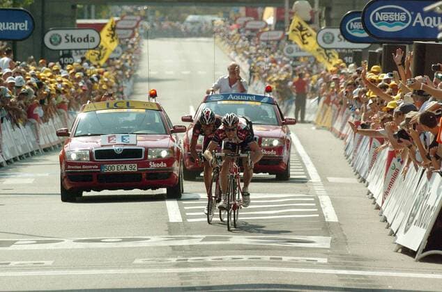 Jens Voigt (Deutschland CSC, vorn) gewinnt die 13. Etappe der Tour de France 2006 vor Oscar Pereiro Sio (Spanien Caisse D Epargne - Iles Balears) -  Radsport Herren 93. Tour de France 2006, ProTour, Straßenradsport, Straße, Rad Totale 13. Etappe Beziers - Montelimar Spannung Radsport Herren 93. Tour de France 2006, ProTour, Straßenradsport, Straße, Rad Totale 13. Etappe Beziers - Montelimar Spannung