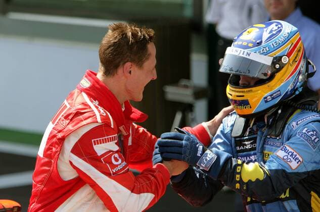 Zweiter Fernando Alonso (Spanien Renault, re.) gratuliert Michael Schumacher (Deutschland Ferrari) zum Sieg beim GP von Frankreich 2006 Motorsport Grand Prix Herren Großer Preis von Frankreich 2006, Formel 1 Weltmeisterschaft, F1, F, GP, WM Gruppe Magny Cours Freude, Motorsport Grand Prix Herren Großer Preis von Frankreich 2006, Formel 1 Weltmeisterschaft, F1, F, GP, WM Gruppe Magny Cours Freude,