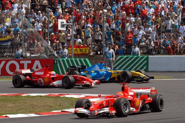 Michael Schumacher (Deutschland, vorn) liegt ungefährdet in Führung - dahinter liefern sich Felipe Massa (Brasilien beide Ferrari, li.) und Fernando Alonso (Spanien Renault) einen packenden Zweikampf - Motorsport Herren Großer Preis von Frankreich 2006, Formel 1, Weltmeisterschaft, F1, F, GP, WM Gruppe Magny Cours Motorsport Herren Großer Preis von Frankreich 2006, Formel 1, Weltmeisterschaft, F1, F, GP, WM Gruppe Magny Cours