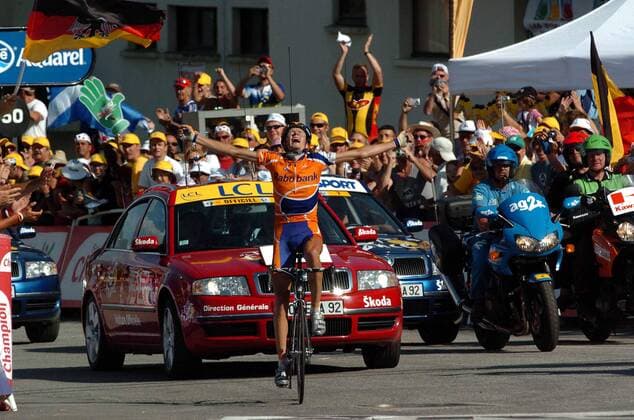 Mickael Rasmussen (Dänemark Rabobank) gewinnt die 16. Etappe der Tour de France 2006 - Radsport Herren 93. Tour de France 2006, ProTour, d Oisans, Les Sybelles, Straßenradsport, Straße, Rad Gruppe 16. Etappe: Bourg dOisans - La Toussuire Freude, Begeisterung, Radsport Herren 93. Tour de France 2006, ProTour, d Oisans, Les Sybelles, Straßenradsport, Straße, Rad Gruppe 16. Etappe: Bourg dOisans - La Toussuire Freude, Begeisterung,