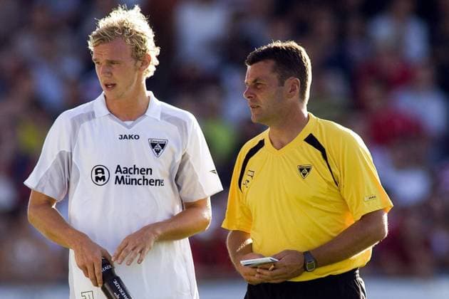 Fußball, Trainerhistorie, Alemannia Aachen Sascha Dum und Trainer Dieter Hecking (beide Aachen) Fußball 1. BL Herren Saisonvorbereitung 2006 2007, Vorbereitung, Test, Testspiel, Alemannia Aachen Gruppe Eupen Nachdenklichkeit, Fußball 1. BL Herren Saisonvorbereitung 2006 2007, Vorbereitung, Test, Testspiel, Alemannia Aachen Gruppe Eupen Nachdenklichkeit,