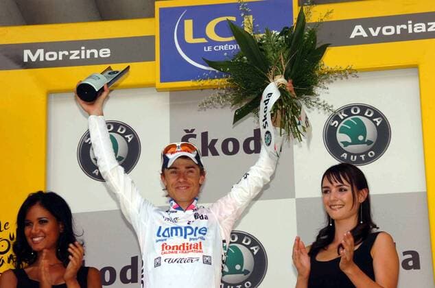 Damiano Cunego (Italien Lampre) im weißen Trikot des besten Nachwuchsfahrers bei der Siegerehrung zur 17. Etappe der Tour de France 2006 -  Radsport Herren 93. Tour de France 2006, ProTour, Straßenradsport, Straße, Rad Gruppe 17. Etappe: Saint Jean de Maurienne - Morzine Freude, Radsport Herren 93. Tour de France 2006, ProTour, Straßenradsport, Straße, Rad Gruppe 17. Etappe: Saint Jean de Maurienne - Morzine Freude,