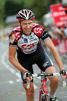 Jens Voigt (Deutschland CSC) hat trotz seiner Blessur an der rechten Schulter das Lächeln nicht verloren -  Radsport Herren Tour de France 2006, ProTour, Straßenradsport, Straße, Rad Einzelbild 15. Etappe: Gap - L Alpe d Huez Radsport Herren Tour de France 2006, ProTour, Straßenradsport, Straße, Rad Einzelbild 15. Etappe: Gap - L Alpe d Huez