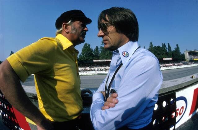 Teamchef Bernie Ecclestone (Brabham Alfa Romeo, re.) ignoriert Teamchef Colin Chapman (beide England Lotus Ford) Motorsport Grand Prix Herren Großer Preis von Italien 1978, Formel 1 Weltmeisterschaft, F1, F, GP, WM Gruppe Monza Motorsport Grand Prix Herren Großer Preis von Italien 1978, Formel 1 Weltmeisterschaft, F1, F, GP, WM Gruppe Monza