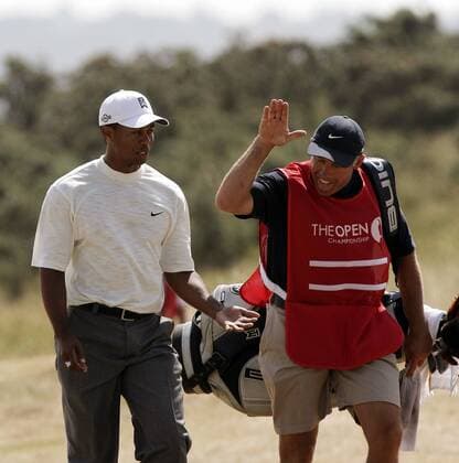 Eldrick Tiger Woods (USA, li.) nimmt gelassen die Glückwünsche seines Caddies Steve Williams (Neuseeland) entgegen -  (LON2006072112) Golf Herren 135. British Open Championship 2006, PGA Tour Gruppe Hoylake Liverpool Freude, Golf Herren 135. British Open Championship 2006, PGA Tour Gruppe Hoylake Liverpool Freude,
