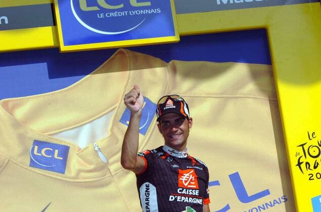 Oscar Pereiro Sio (Spanien Caisse D Epargne - Iles Balears) wird als Gesamtführender geehrt -  Radsport Herren 93. Tour de France 2006, ProTour, Straßenradsport, Straße, Rad, Einzelbild 18. Etappe: Morzine - Macon Freude, Radsport Herren 93. Tour de France 2006, ProTour, Straßenradsport, Straße, Rad, Einzelbild 18. Etappe: Morzine - Macon Freude,