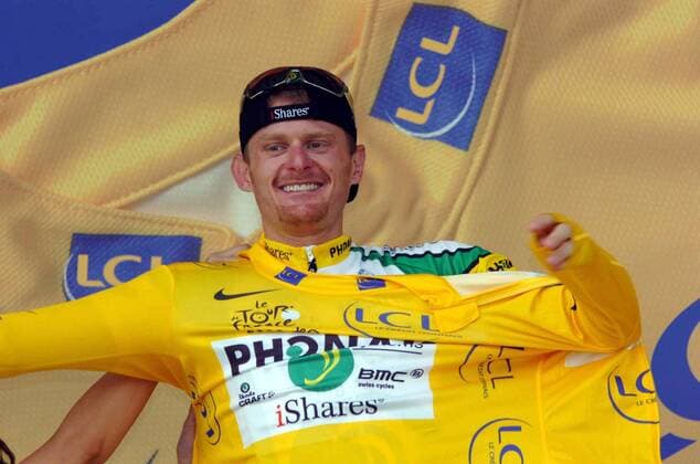 Floyd Landis (USA Phonak) im gelben Trikot bei der Siegerehrung zur 19. Etappe der Tour de France 2006 -  Radsport Herren 93. Tour de France, ProTour, Straßenradsport, Straße, Rad, Zeitfahren, Einzelzeitfahren Einzelbild 2006 19. Etappe: Le Creusot - Montceau les Mines Freude, Radsport Herren 93. Tour de France, ProTour, Straßenradsport, Straße, Rad, Zeitfahren, Einzelzeitfahren Einzelbild 2006 19. Etappe: Le Creusot - Montceau les Mines Freude,