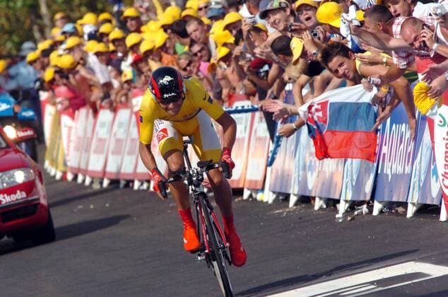 Oscar Pereiro Sio (Spanien Caisse d Epargne - Illes Balears) - Zielankunft -  Radsport Herren 93. Tour de France, ProTour, Straßenradsport, Straße, Rad, Zeitfahren, Einzelzeitfahren Einzelbild 2006 19. Etappe: Le Creusot - Montceau les Mines Radsport Herren 93. Tour de France, ProTour, Straßenradsport, Straße, Rad, Zeitfahren, Einzelzeitfahren Einzelbild 2006 19. Etappe: Le Creusot - Montceau les Mines