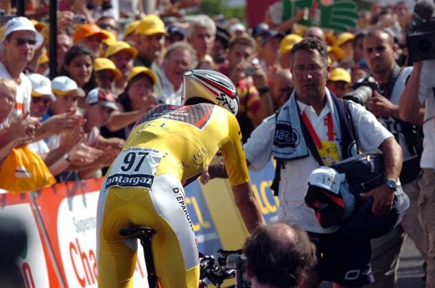 Oscar Pereiro Sio (Spanien Caisse d Epargne - Illes Balears) erschöpft im Ziel -  Radsport Herren 93. Tour de France, ProTour, Straßenradsport, Straße, Rad, Zeitfahren, Einzelzeitfahren Einzelbild 2006 19. Etappe: Le Creusot - Montceau les Mines Enttäuschung, Erschöpfung, Radsport Herren 93. Tour de France, ProTour, Straßenradsport, Straße, Rad, Zeitfahren, Einzelzeitfahren Einzelbild 2006 19. Etappe: Le Creusot - Montceau les Mines Enttäuschung, Erschöpfung,