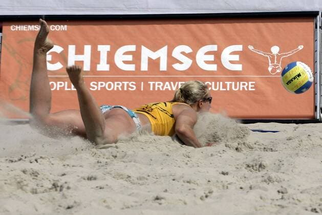 Jana Köhler (Deutschland) verfehlt den Ball Beachvolleyball Damen Smart Beach Tour 2006, Beach Einzelbild St. Peter Ording Beachvolleyball Damen Smart Beach Tour 2006, Beach Einzelbild St. Peter Ording
