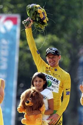 Siegerehrung Tour de France 2006: Gesamtsieger Floyd Landis (USA Phonak) mit seiner Tochter Ryan -  (pan15266) Radsport Herren 93. Tour de France 2006, ProTour, Straßenradsport, Straße, Rad, Gruppe Paris Champs Elysees, Elysee Freude, Radsport Herren 93. Tour de France 2006, ProTour, Straßenradsport, Straße, Rad, Gruppe Paris Champs Elysees, Elysee Freude,  