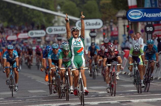 Thor Hushovd (Norwegen Credit Agricole) gewinnt die 20. Etappe der Tour de France 2006 -  Radsport Herren 93. Tour de France 2006, ProTour, Straßenradsport, Straße, Rad, Totale Gestik, zeigen, Fingerzeig, 20. Etappe: Sceaux Antony - Paris Freude, Begeisterung, Radsport Herren 93. Tour de France 2006, ProTour, Straßenradsport, Straße, Rad, Totale Gestik, zeigen, Fingerzeig, 20. Etappe: Sceaux Antony - Paris Freude, Begeisterung,