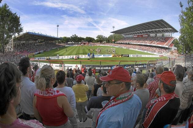 Cottbuser Fans im Stadion der Freundschaft, der Heimspielstätte ihres FC Energie Cottbus Fußball 2. BL Herren Saison 2005 2006, FC Energie Cottbus Totale Stadion der Freundschaft Cottbus Fußball 2. BL Herren Saison 2005 2006, FC Energie Cottbus Totale Stadion der Freundschaft Cottbus