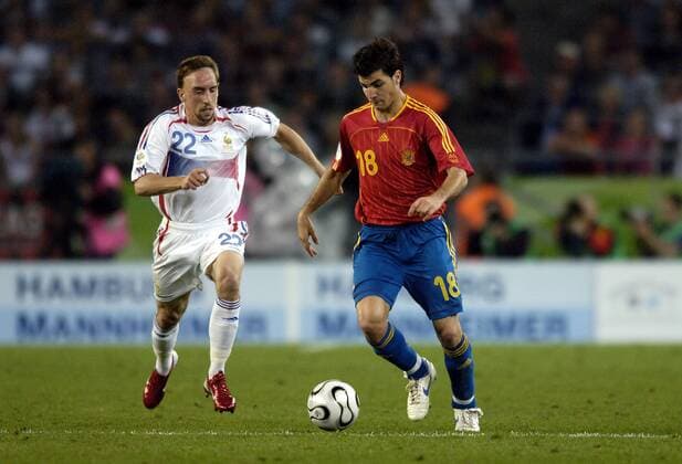 Cesc Fabregas (Spanien, re.) gegen Franck Ribery (Frankreich) Fußball WM Herren WM 2006, Länderspiel, Nationalteam, Nationaltrikot, Achtelfinale, Spanien - Frankreich 1:3 Gruppe Hannover Dynamik, Fußball WM Herren WM 2006, Länderspiel, Nationalteam, Nationaltrikot, Achtelfinale, Spanien - Frankreich 1:3 Gruppe Hannover Dynamik,