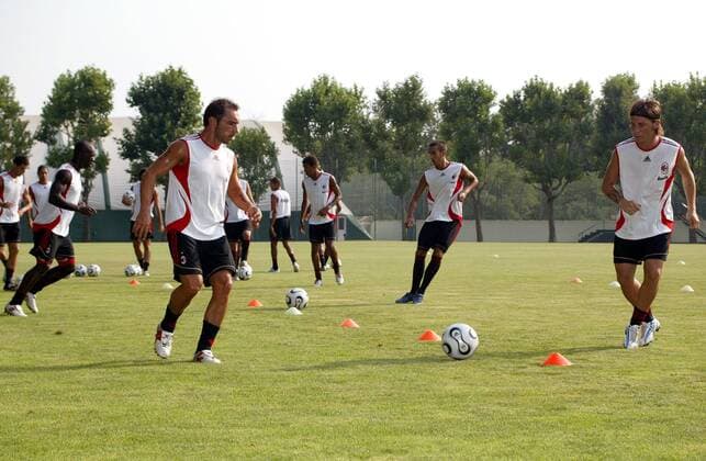 Pasquale Foggia (re.) und Cristian Brocchi (beide Milan) trainieren das kleine Einmaleins des Fußballprofis - Fußball Herren Serie A 2006 2007, 1. Italienische Liga, AC Mailand, Vorbereitung, Saisonvorbereitung, Training Gruppe Mailand Konzentration, Fußball Herren Serie A 2006 2007, 1. Italienische Liga, AC Mailand, Vorbereitung, Saisonvorbereitung, Training Gruppe Mailand Konzentration,