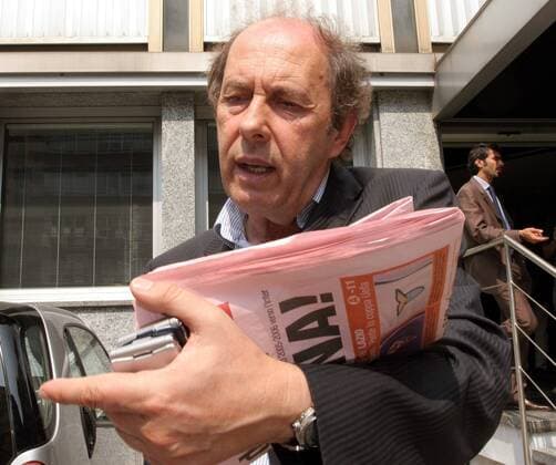 Sportdirektor Rino Foschi (Palermo) auf dem Weg zu einer Versammlung der italienischen Fußballliga und des Verbandes FIGC -  Fußball Herren Serie A 2006 2007, 1. Italienische Liga, Bestechungsskandal, Korruptionsskandal, US Palermo Einzelbild Fußballskandal Mailand Fußball Herren Serie A 2006 2007, 1. Italienische Liga, Bestechungsskandal, Korruptionsskandal, US Palermo Einzelbild Fußballskandal Mailand