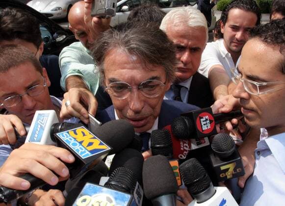Präsident Massimo Moratti (Inter) im Medieninteresse vor der Versammlung der italienischen Fußballliga und des Verbandes FIGC - Fußball Herren Serie A 2006 2007, 1. Italienische Liga, Bestechungsskandal, FC Internazionale Mailand Gruppe Journalisten, Sportjournalist, Sportjournalisten Mailand Fußballskandal Medieninteresse Fußball Herren Serie A 2006 2007, 1. Italienische Liga, Bestechungsskandal, FC Internazionale Mailand Gruppe Journalisten, Sportjournalist, Sportjournalisten Mailand Fußballskandal Medieninteresse