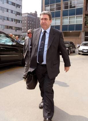 Sportdirektor Giorgio Perinetti (Siena) auf dem Weg zur Versammlung der italienischen Fußballliga und des Verbandes FIGC -  Fußball Herren Serie A 2006 2007, 1. Italienische Liga, Bestechungsskandal, AC Siena Einzelbild Mailand Fußballskandal Fußball Herren Serie A 2006 2007, 1. Italienische Liga, Bestechungsskandal, AC Siena Einzelbild Mailand Fußballskandal