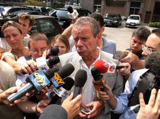 Präsident Maurizio Zamparini (Palermo) gibt Interviews anläßlich der Versammlung der italienischen Fußballliga und des Verbandes FIGC - Fußball Herren Serie A 2006 2007, 1. Italienische Liga, Bestechungsskandal, US Palermo Calcio Fußballskandal Gruppe Journalist, Journalisten, Sportjournalist Mailand Sportjournalisten Medieninteresse Skepsis, Fußball Herren Serie A 2006 2007, 1. Italienische Liga, Bestechungsskandal, US Palermo Calcio Fußballskandal Gruppe Journalist, Journalisten, Sportjournalist Mailand Sportjournalisten Medieninteresse Skepsis,