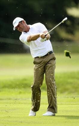 Sven Strüver (Deutschland) läßt bei seinem Schlag vom Fairway ein saftiges Divot fliegen Golf Herren Deutsche Bank Players Championship of Europe 2006, Player s, PGA European Tour Einzelbild Gut Kaden Hamburg Alveslohe Dynamik, Golf Herren Deutsche Bank Players Championship of Europe 2006, Player s, PGA European Tour Einzelbild Gut Kaden Hamburg Alveslohe Dynamik,