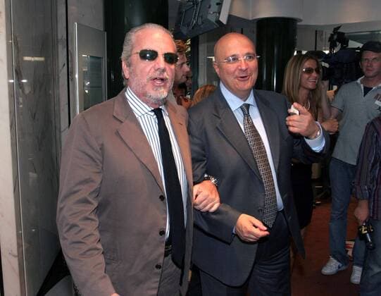 Präsident Aurelio de Laurentis (li.) und Sportdirektor Pierpaolo Marino (beide Napoli Soccer) erscheinen zur Versammlung des Italienischen Ligaverbandes und Fußballverbandes anläßlich des Bestechungsskandals in Italien - Fußball Herren Serie B 2006 2007, 2. Italienische Liga, Bestechungsskandal, Bestechung, Korruption, Vdig Gruppe Mailand Fußball Herren Serie B 2006 2007, 2. Italienische Liga, Bestechungsskandal, Bestechung, Korruption, Vdig Gruppe Mailand