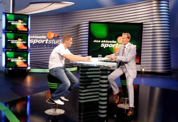 Ehemaliger Radprofi Jesus Manzano (Spanien, li.) zu Gast bei ZDF Moderator Wolf Dieter Poschmann (Deutschland) im aktuellen Sportstudio Radsport Herren Das aktuelle Sportstudio 2006, Sendung, Fernsehsendung, Sportsendung, ZDF Totale Mainz Radsport Herren Das aktuelle Sportstudio 2006, Sendung, Fernsehsendung, Sportsendung, ZDF Totale Mainz