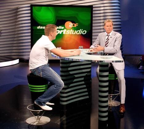 Ehemaliger Radprofi Jesus Manzano (Spanien, li.) zu Gast bei ZDF Moderator Wolf Dieter Poschmann (Deutschland) im aktuellen Sportstudio Radsport Herren Das aktuelle Sportstudio 2006, Sendung, Fernsehsendung, Sportsendung, ZDF Gruppe Mainz Radsport Herren Das aktuelle Sportstudio 2006, Sendung, Fernsehsendung, Sportsendung, ZDF Gruppe Mainz