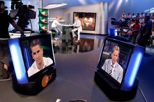 Ehemaliger Radprofi Jesus Manzano (Spanien, li.) zu Gast bei ZDF Moderator Wolf Dieter Poschmann (Deutschland) im aktuellen Sportstudio Radsport Herren Das aktuelle Sportstudio 2006, Sendung, Fernsehsendung, Sportsendung, ZDF Totale Mainz Radsport Herren Das aktuelle Sportstudio 2006, Sendung, Fernsehsendung, Sportsendung, ZDF Totale Mainz