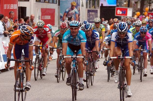 Oscar Freire (Spanien Rabobank, li.) gewinnt die Vattenfall Cyclassics 2006 vor Erik Zabel (Deutschland Milram, Mitte) und Filippo Pozzato (Italien Quick Step Innergetic) -  Radsport Herren Vattenfall Cyclassics 2006, ProTour, Straßenradsport, Straße, Rad Gruppe Hamburg Radsport Herren Vattenfall Cyclassics 2006, ProTour, Straßenradsport, Straße, Rad Gruppe Hamburg