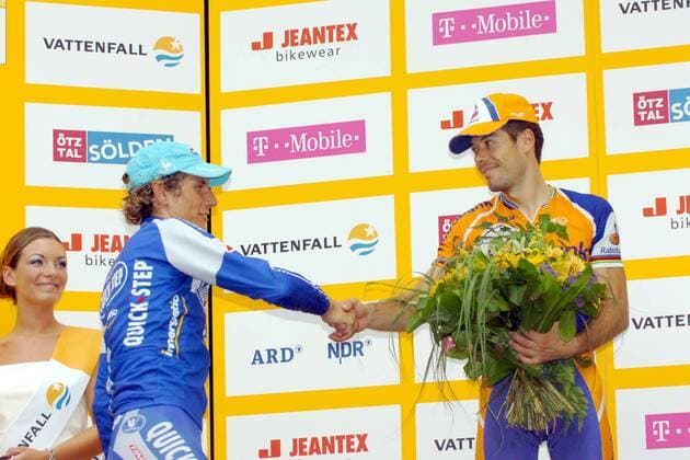 Sieger Oskar Freire (Spanien Rabobank, re.) und Filippo Pozzato (Italien Quick Step Innergetic) während der Siegerehrung der Vattenfall Cyclassics 2006 -  Radsport Herren Vattenfall Cyclassics 2006, ProTour, Straßenradsport, Straße, Rad Gruppe Hamburg Freude, Radsport Herren Vattenfall Cyclassics 2006, ProTour, Straßenradsport, Straße, Rad Gruppe Hamburg Freude,