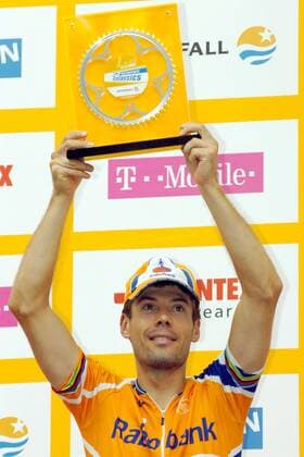 Sieger Oskar Freire (Spanien Rabobank) während der Siegerehrung der Vattenfall Cyclassics 2006 -  Radsport Herren Vattenfall Cyclassics 2006, ProTour, Straßenradsport, Straße, Rad Einzelbild Hamburg Freude, Radsport Herren Vattenfall Cyclassics 2006, ProTour, Straßenradsport, Straße, Rad Einzelbild Hamburg Freude,